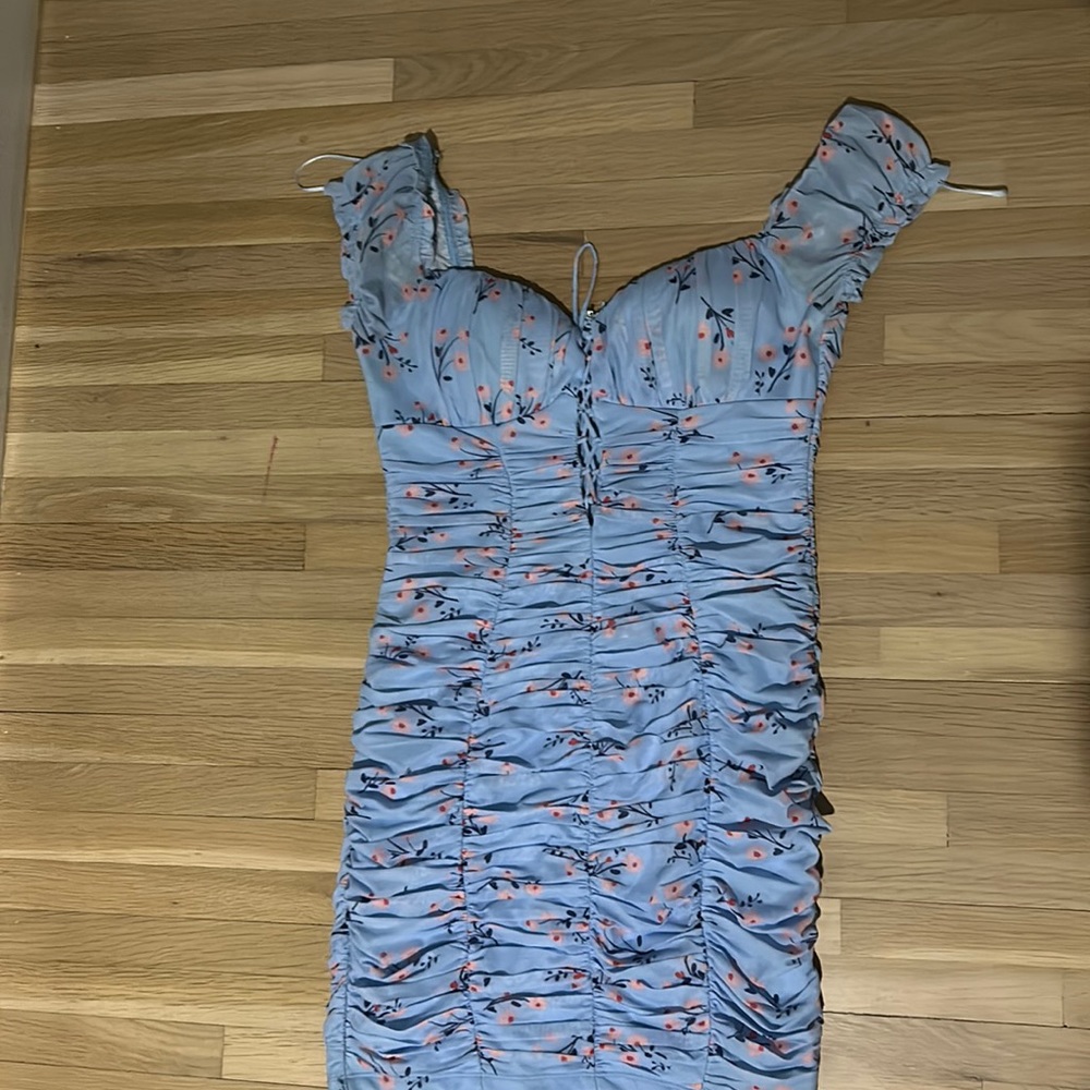 Super cute body con blue floral dress